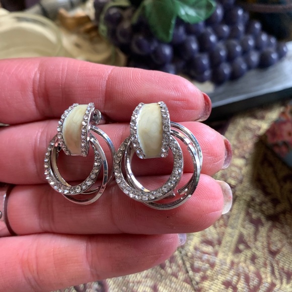 Beautiful Silver plated laminated crystals earrings - Picture 3 of 5